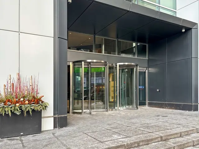 Business center Queen & Bay Virtual office — Queen & Bay